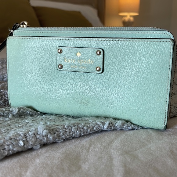 Kate Spade light green zip wallet with strap - Picture 2 of 12